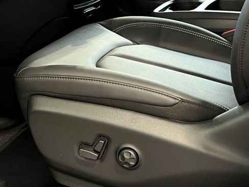 New 2026 Chrysler Pacifica Select image 15