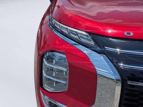 Used 2025 Mitsubishi Outlander SE FWD image 9