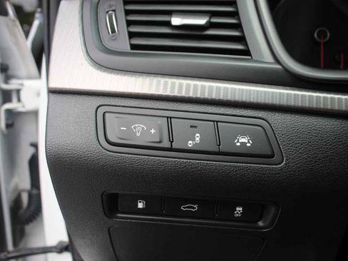 Used 2018 Hyundai Sonata Sport w/ Tech Package 05 FWD image 13