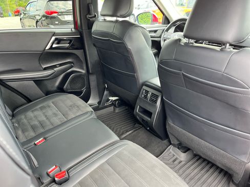 Used 2024 Mitsubishi Outlander SE AWD/4WD image 33