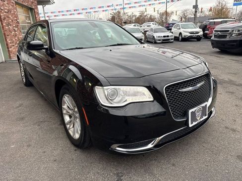 Used 2017 Chrysler 300 Limited image 3