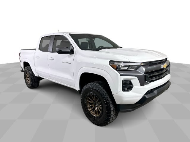 Used 2024 Chevrolet Colorado LT w/ LT Convenience Package III AWD/4WD image 2