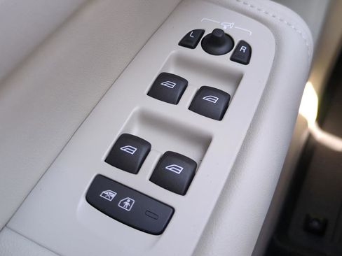 New 2026 Volvo XC60 B5 Ultra w/ Climate Package image 21