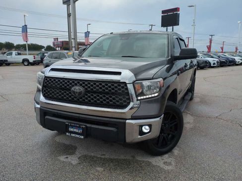 Used 2018 Toyota Tundra SR5 w/ SR5 Upgrade Package AWD/4WD image 1