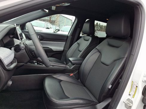 Used 2024 Jeep Compass Latitude w/ Sun and Sound Group image 24