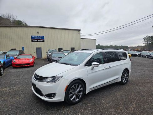Used 2017 Chrysler Pacifica Limited image 4