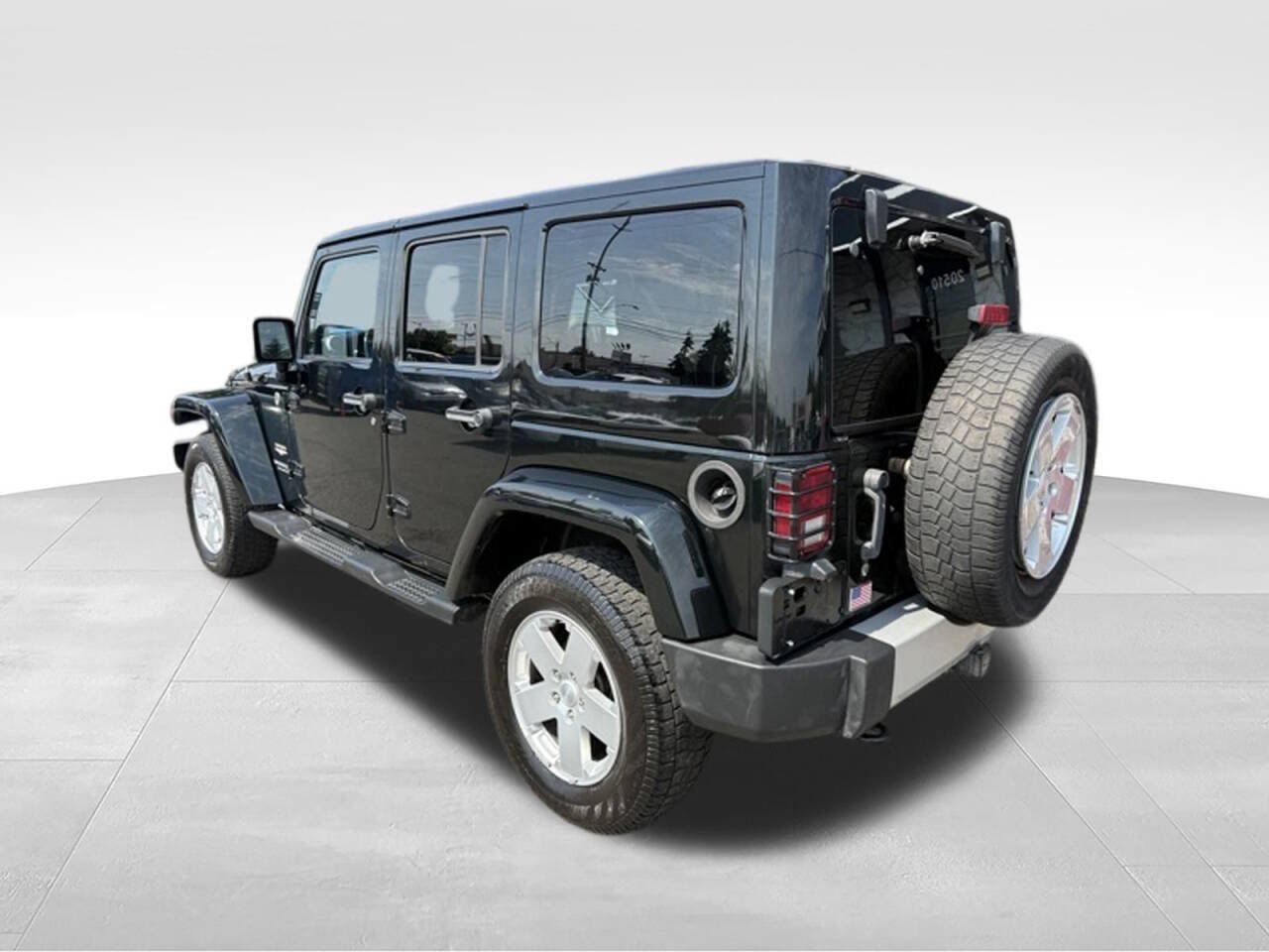 Used 2012 Jeep Wrangler Unlimited Sahara w/ Connectivity Group AWD/4WD image 3