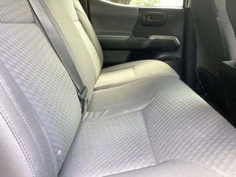 Used 2022 Toyota Tacoma SR5 AWD/4WD image 4