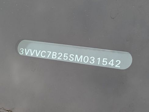 Used 2025 Volkswagen Taos SE w/ Panoramic Sunroof Package image 37