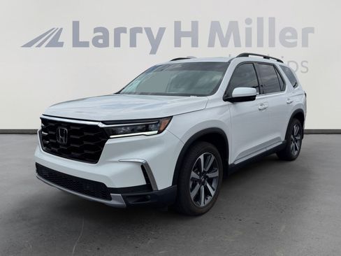 Used 2024 Honda Pilot Touring image 1