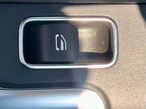 Certified 2023 Mercedes-Benz GLA 250 4MATIC image 35