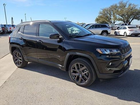 New 2026 Jeep Compass Latitude image 39