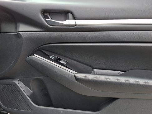 Used 2023 Nissan Altima 2.5 SV FWD image 10