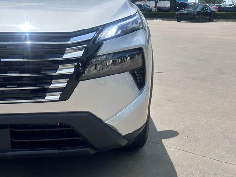 Used 2024 Nissan Rogue S image 4