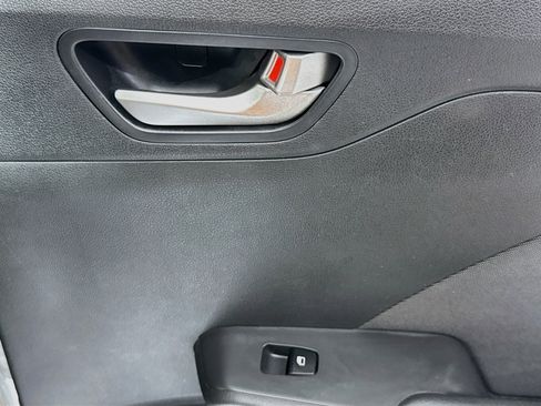 Used 2019 Hyundai Accent SE FWD image 28