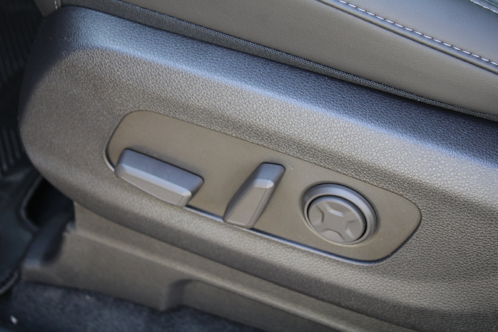 New 2026 Kia Carnival EX FWD image 29