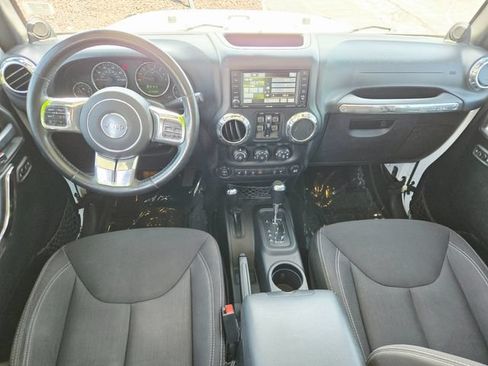Used 2014 Jeep Wrangler Unlimited Sahara w/ Dual Top Group AWD/4WD image 10