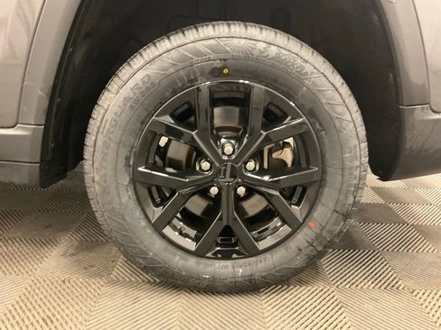 Used 2024 Jeep Grand Cherokee L Limited w/ Luxury Tech Group II AWD/4WD image 14