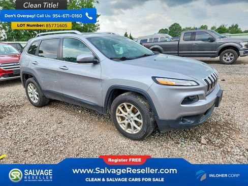 Used 2014 Jeep Cherokee Latitude w/ Cold Weather Group AWD/4WD image 5