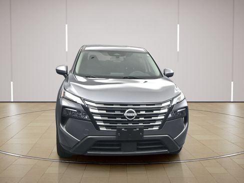 Certified 2024 Nissan Rogue SV FWD image 2