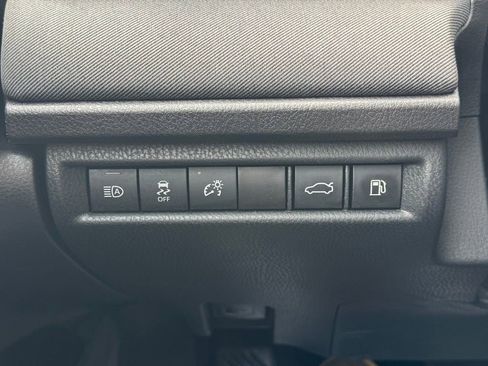 Used 2025 Toyota Camry LE image 27