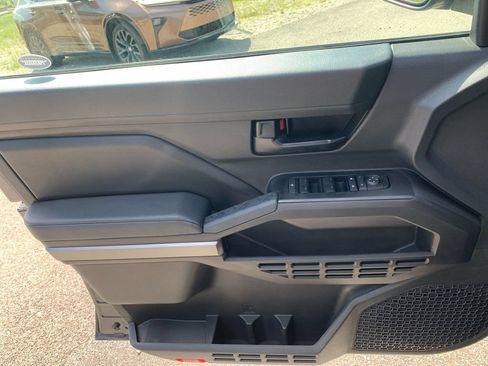 Used 2025 Toyota Tacoma SR5 AWD/4WD image 3