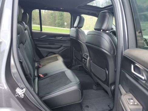 Used 2025 Jeep Grand Cherokee Altitude AWD/4WD image 23