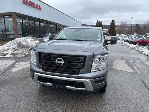 Used 2024 Nissan Titan SV w/ SV Convenience Package image 5