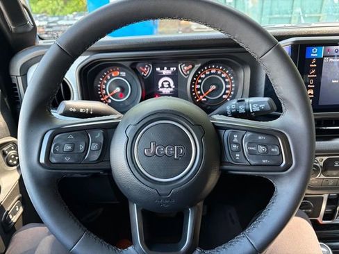 Used 2025 Jeep Wrangler Unlimited Sport AWD/4WD image 30