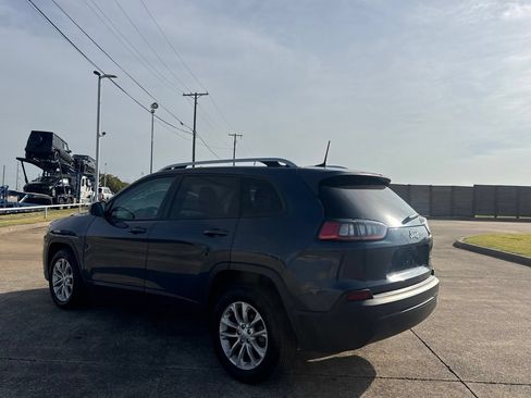 Used 2020 Jeep Cherokee Latitude FWD image 14