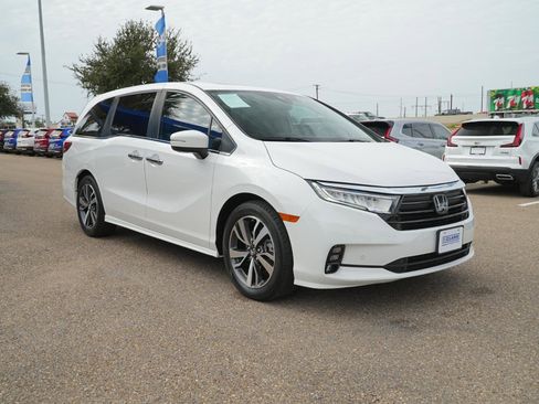 Used 2023 Honda Odyssey Touring image 3