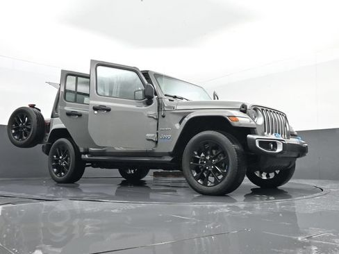 Used 2023 Jeep Wrangler Unlimited Sahara w/ Cold Weather Group AWD/4WD image 35
