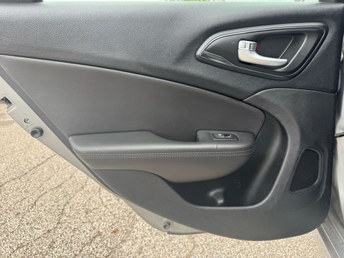 Used 2015 Chrysler 200 S image 20