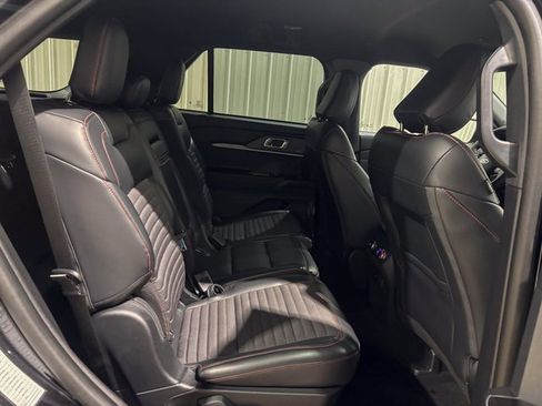 Used 2025 Ford Explorer ST-Line w/ ST-Line Street Pack image 33