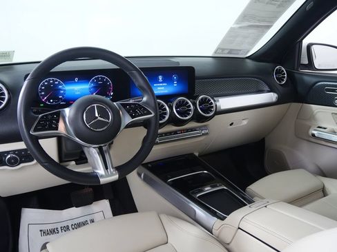 Used 2024 Mercedes-Benz GLB 250 4MATIC image 19