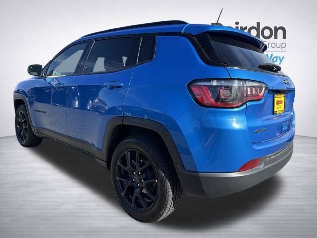 Used 2025 Jeep Compass Latitude w/ Altitude Special Edition AWD/4WD image 5