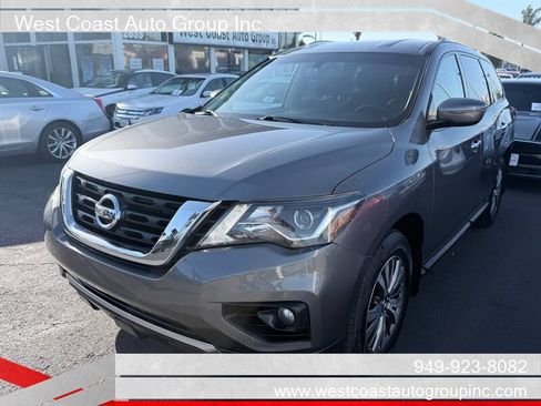 Used 2018 Nissan Pathfinder SV w/ SV Tech Package AWD/4WD image 2