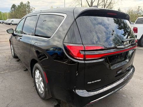New 2026 Chrysler Pacifica Select image 5