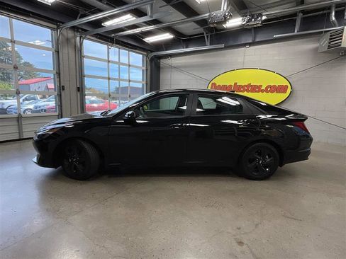 Used 2022 Hyundai Elantra SEL image 2