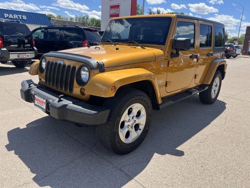 Used 2014 Jeep Wrangler Unlimited Sahara w/ Max Tow Package image 4