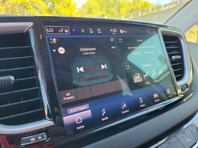 Used 2024 Chrysler Pacifica Touring-L FWD image 28
