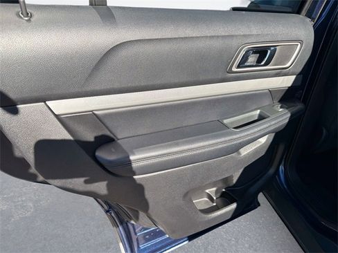 Used 2017 Ford Explorer XLT image 14