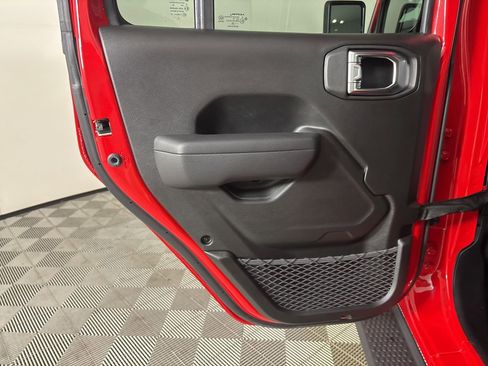 Used 2025 Jeep Wrangler Willys image 19