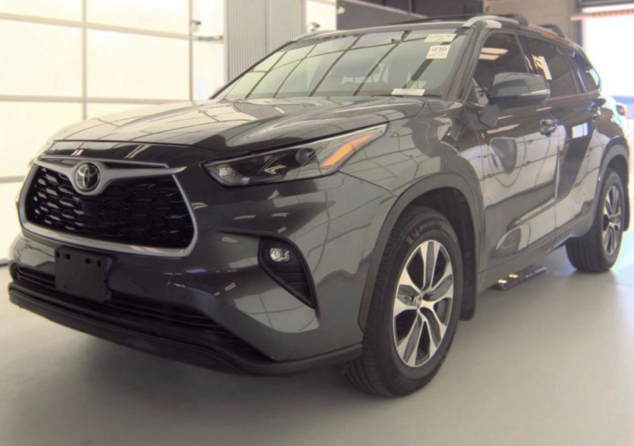 Used 2022 Toyota Highlander XLE AWD/4WD image 28
