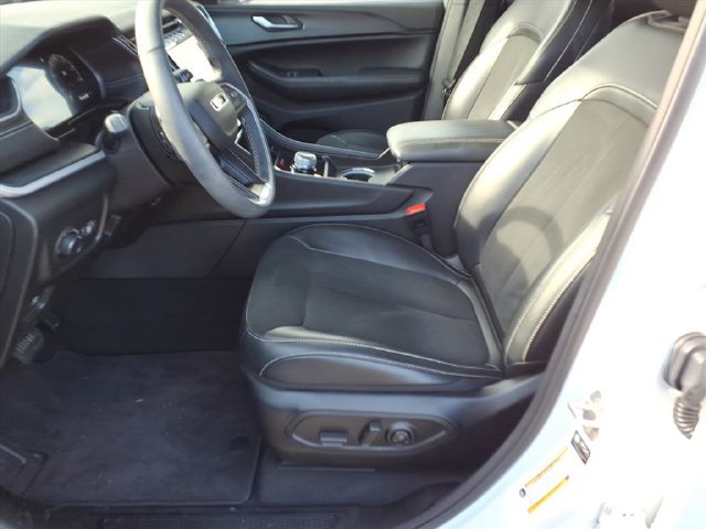 Used 2024 Jeep Grand Cherokee L Laredo AWD/4WD image 13