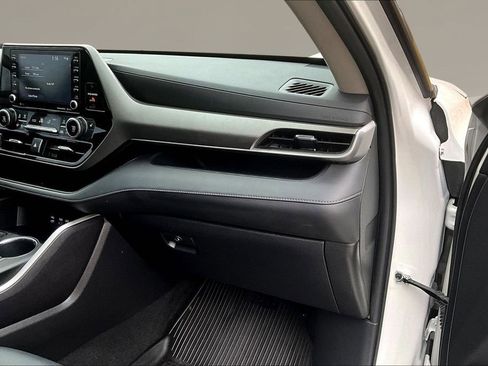 Used 2022 Toyota Highlander XLE image 26
