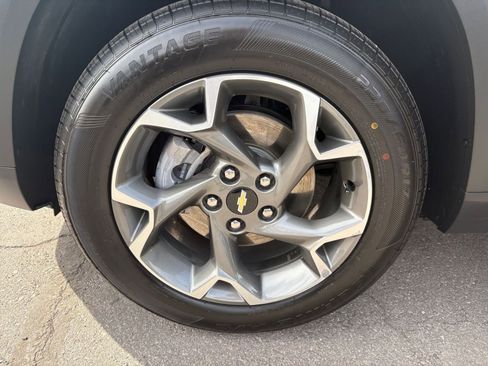 Used 2025 Chevrolet Trax LT image 29