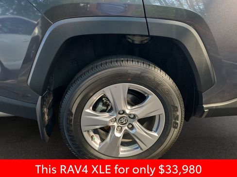 Used 2025 Toyota RAV4 XLE FWD image 43