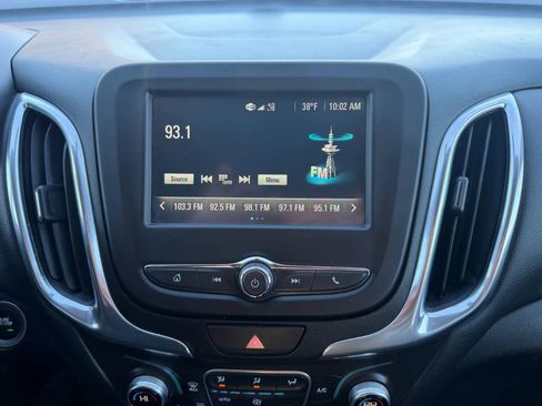 Used 2018 Chevrolet Equinox LT image 18
