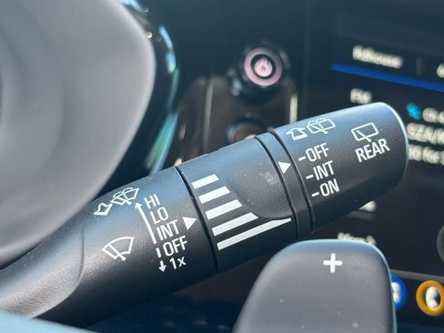 Used 2023 Buick Envision Essence image 18